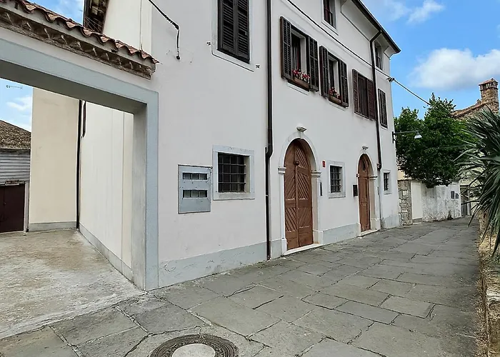 Apartments Central アパート